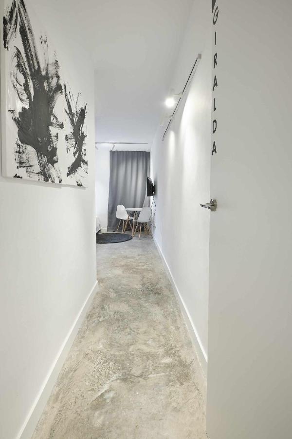 Giralda Modern Y Luxury Apartman Sevilla Kültér fotó